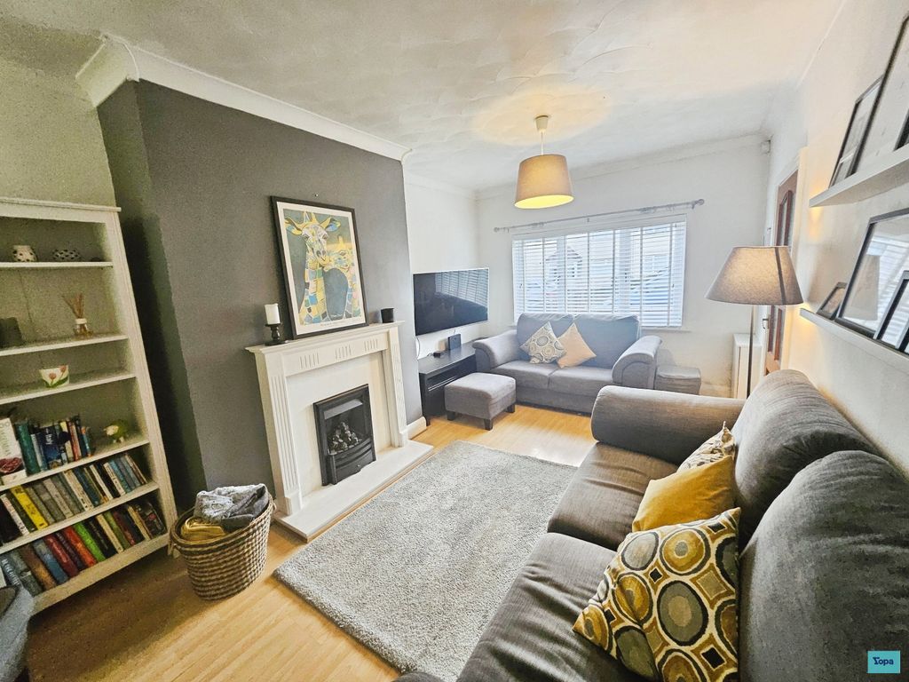 Property photo 2 of 22 Lounge