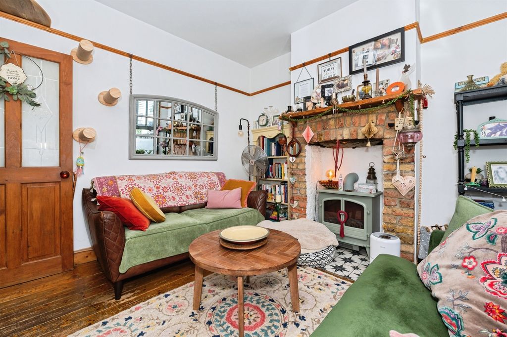 Property photo 3 of 18