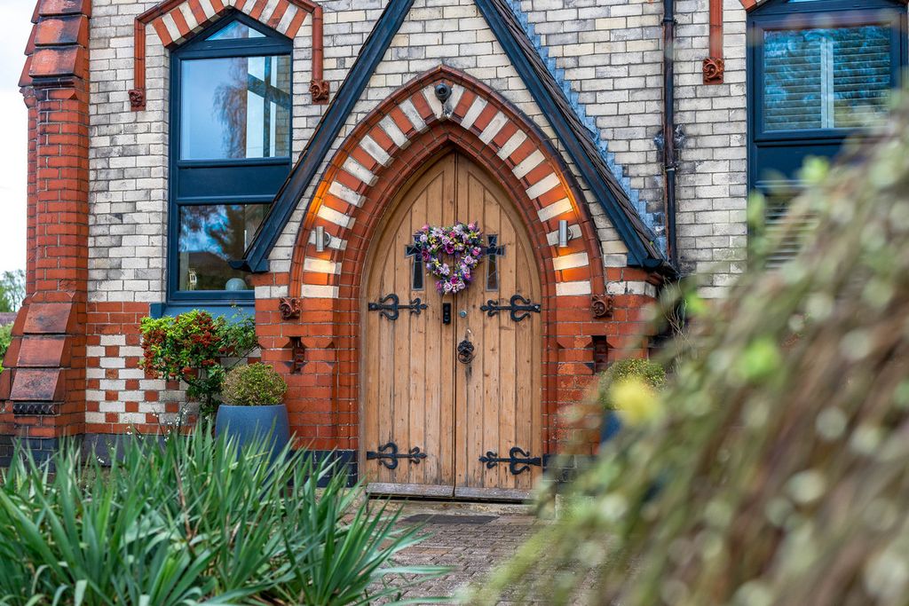 Property photo 1 of 48