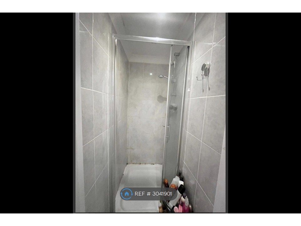 Property photo 2 of 6 Room With Shower