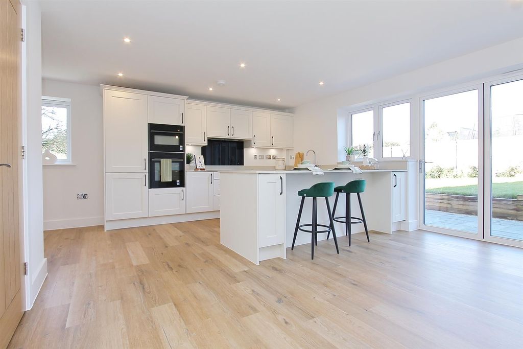 Property photo 2 of 20 3 The Shears Ph29.Jpg