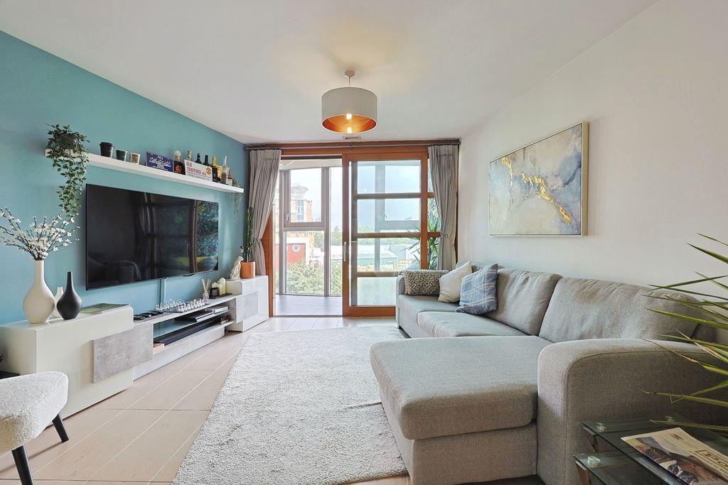 Property photo 3 of 20 Pbox-Img.Jpg