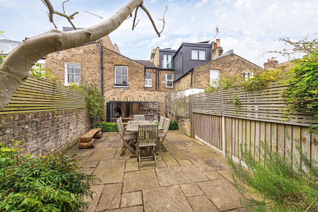 Property photo 3 of 17 Garden (2).Jpg