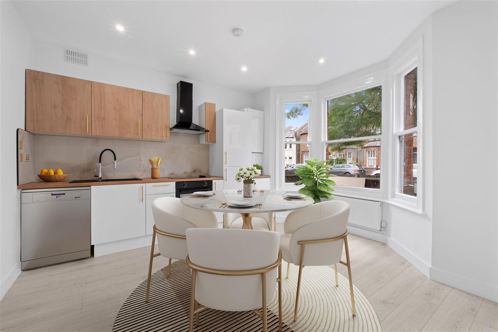 Property photo 1 of 26 8B Wycliffe Street-5.Jpg
