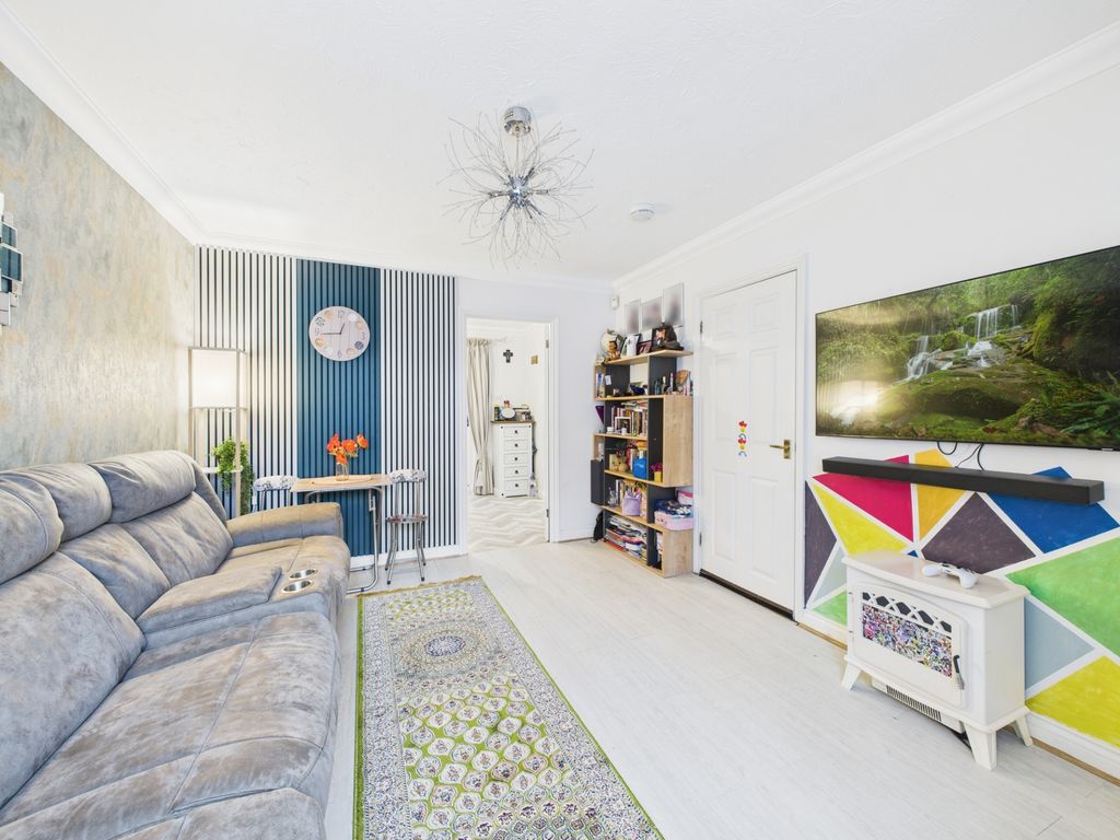 Property photo 2 of 19 Brindlestone Close