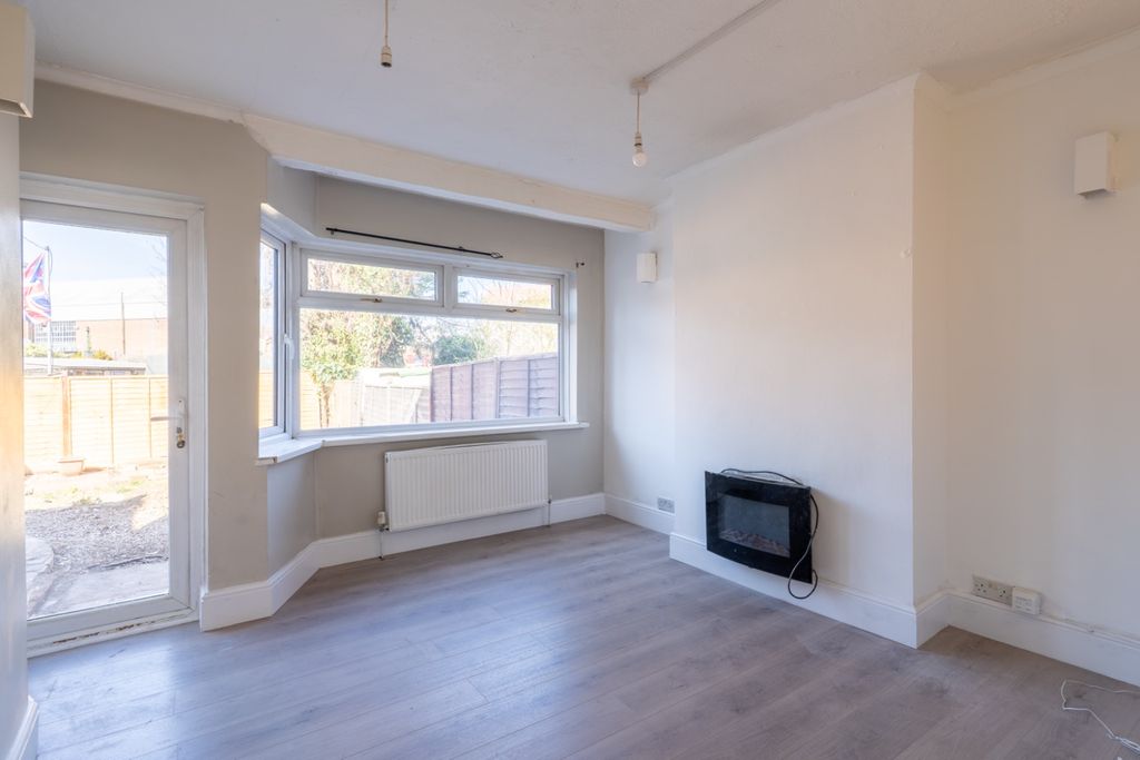 Property photo 3 of 12 4848893