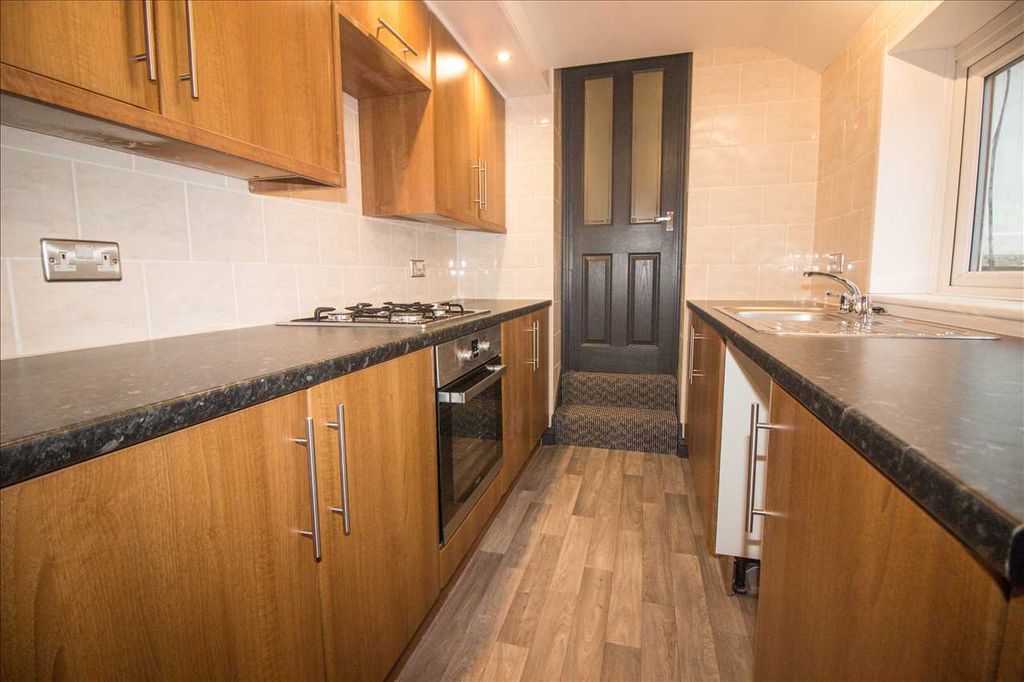 Property photo 2 of 7 Kitchen