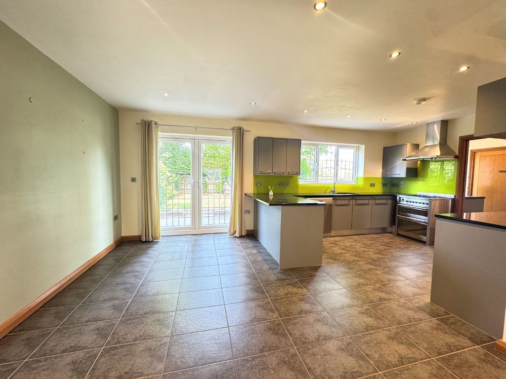 Property photo 2 of 20 4420811