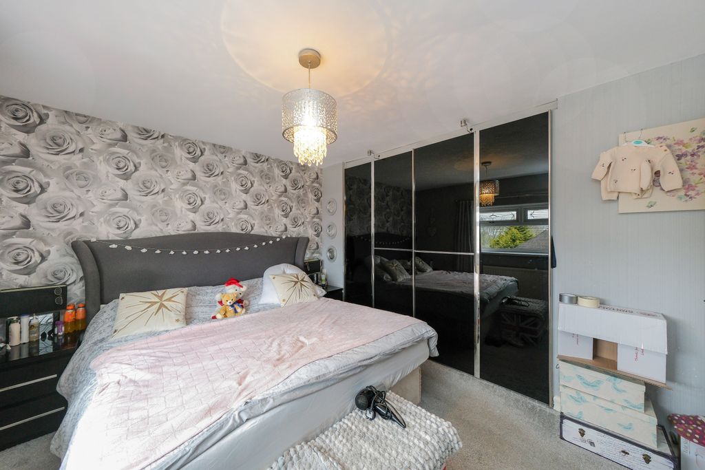 Property photo 3 of 20 Bedroom 1