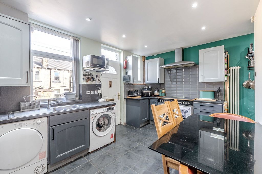 Property photo 3 of 15 Dining Kitchen