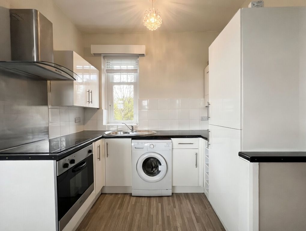 Property photo 3 of 9 Kitchen