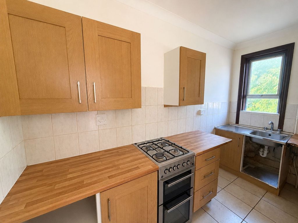 Property photo 2 of 6 Norfolk Rd Ig3
