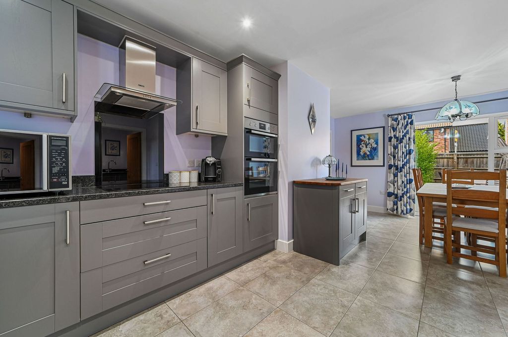 Property photo 3 of 24