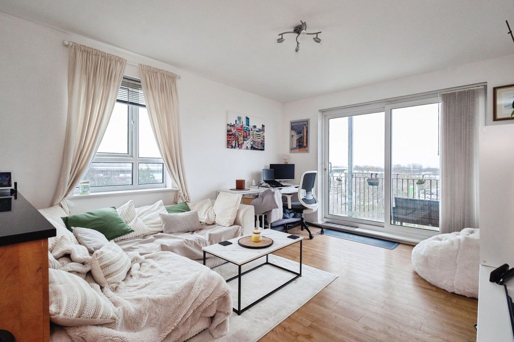 Property photo 3 of 15 Pbox-Img.Jpg