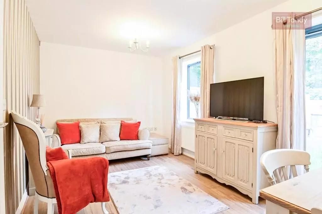 Property photo 3 of 11