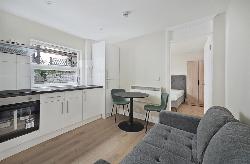 Property photo 2 of 10 A_E09512.Jpg