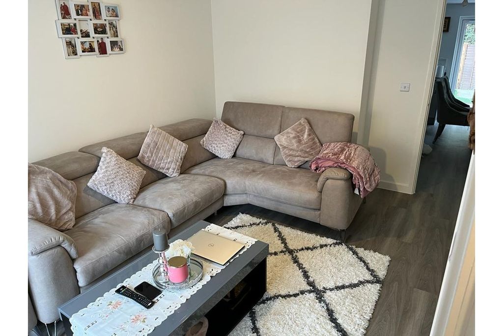 Property photo 3 of 13 Sitting Room