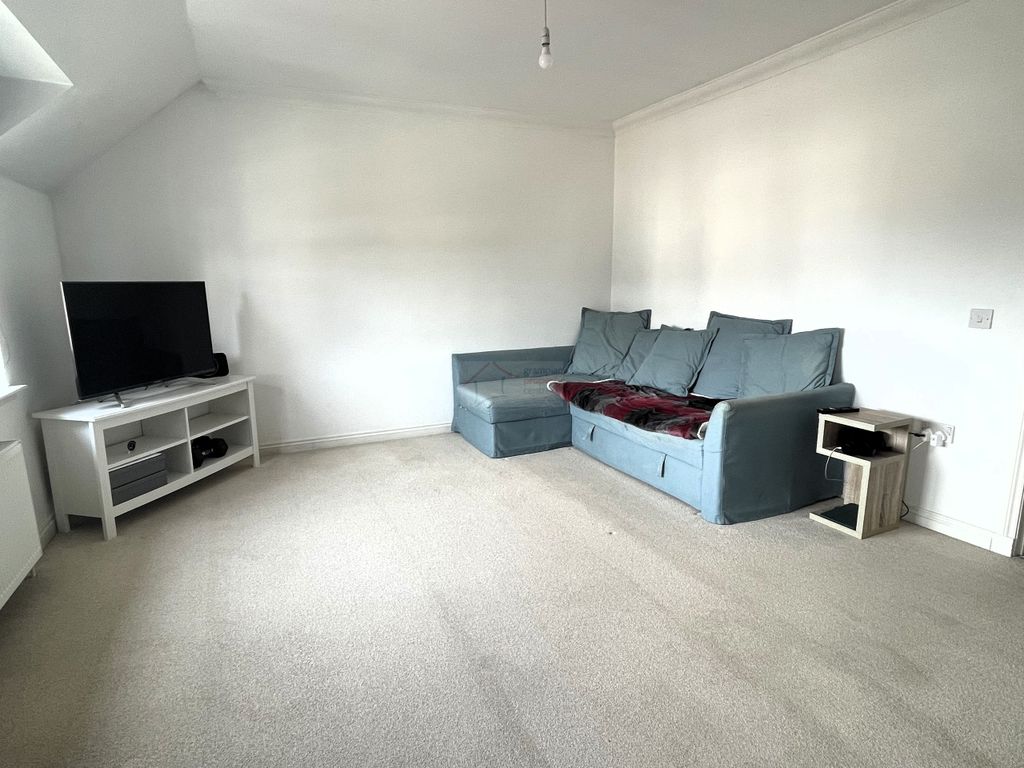 Property photo 2 of 11 Lounge A.Jpg