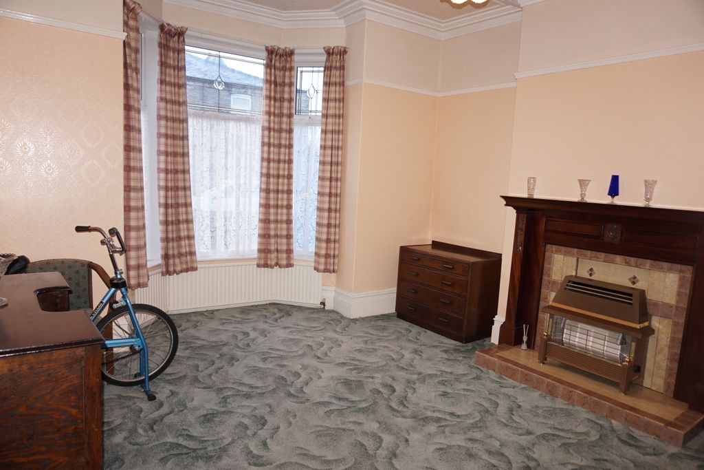 Property photo 3 of 16 Sitting Room