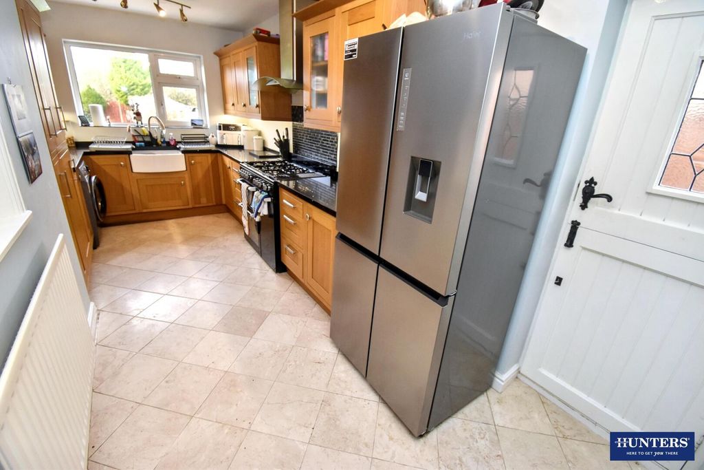 Property photo 3 of 16 Kitchen