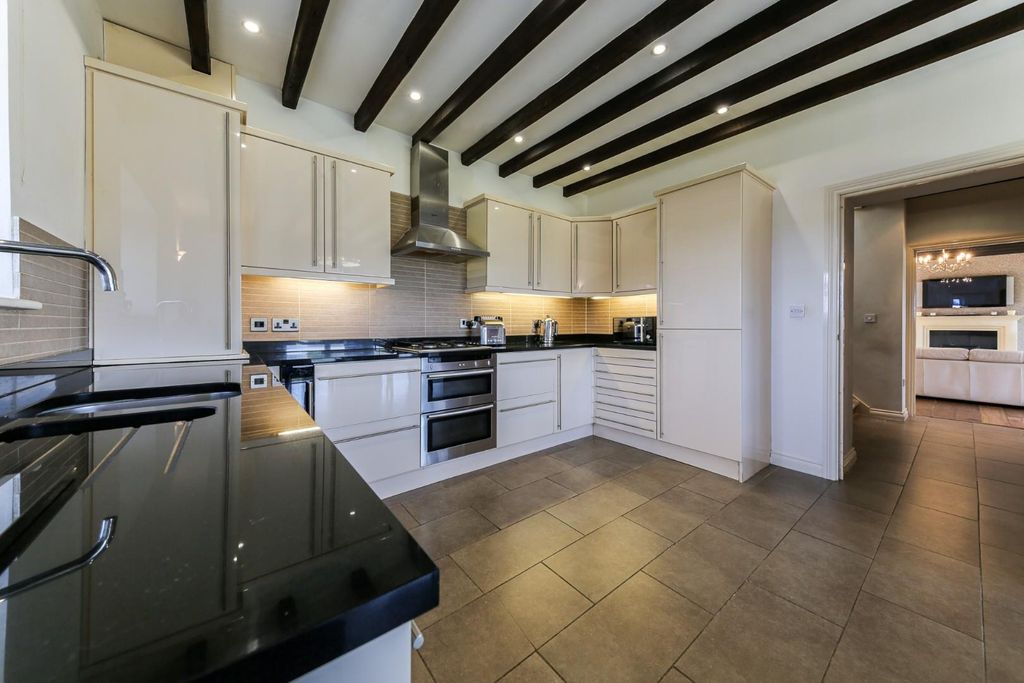 Property photo 3 of 20 Kitchen
