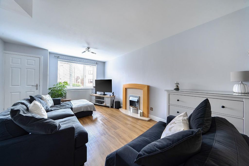 Property photo 2 of 14 1402128-13-6970B34Bb090E.Jpg