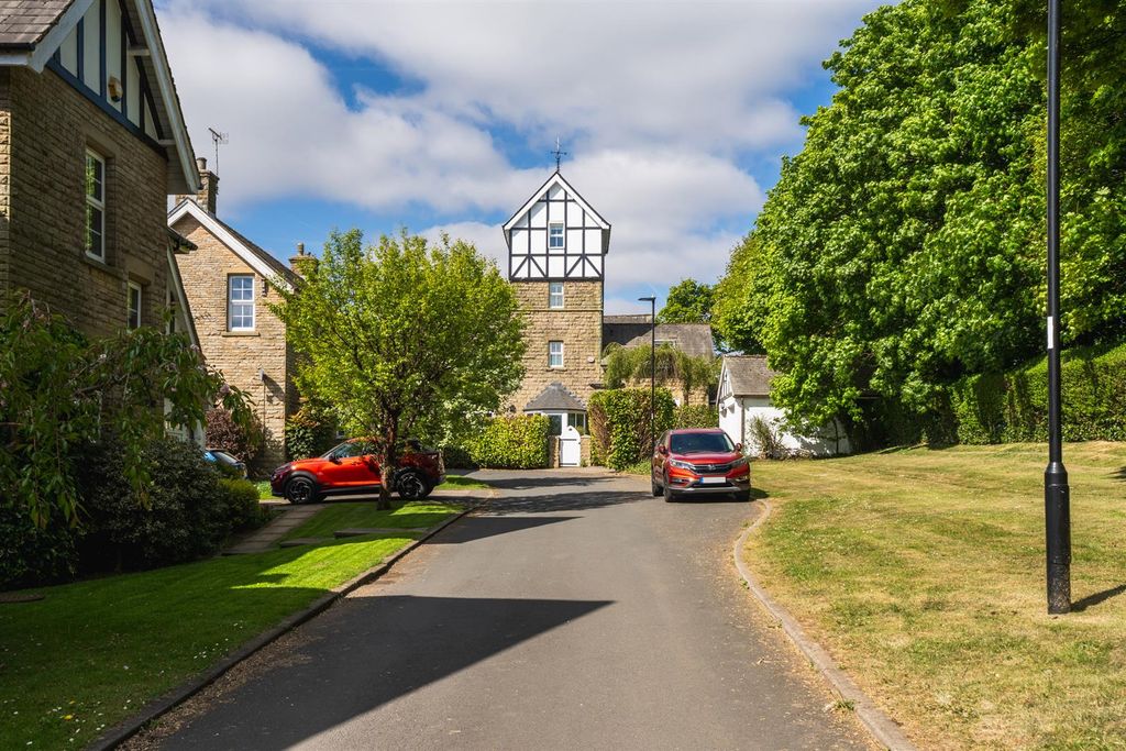 Property photo 1 of 33 Exterior And Gardens