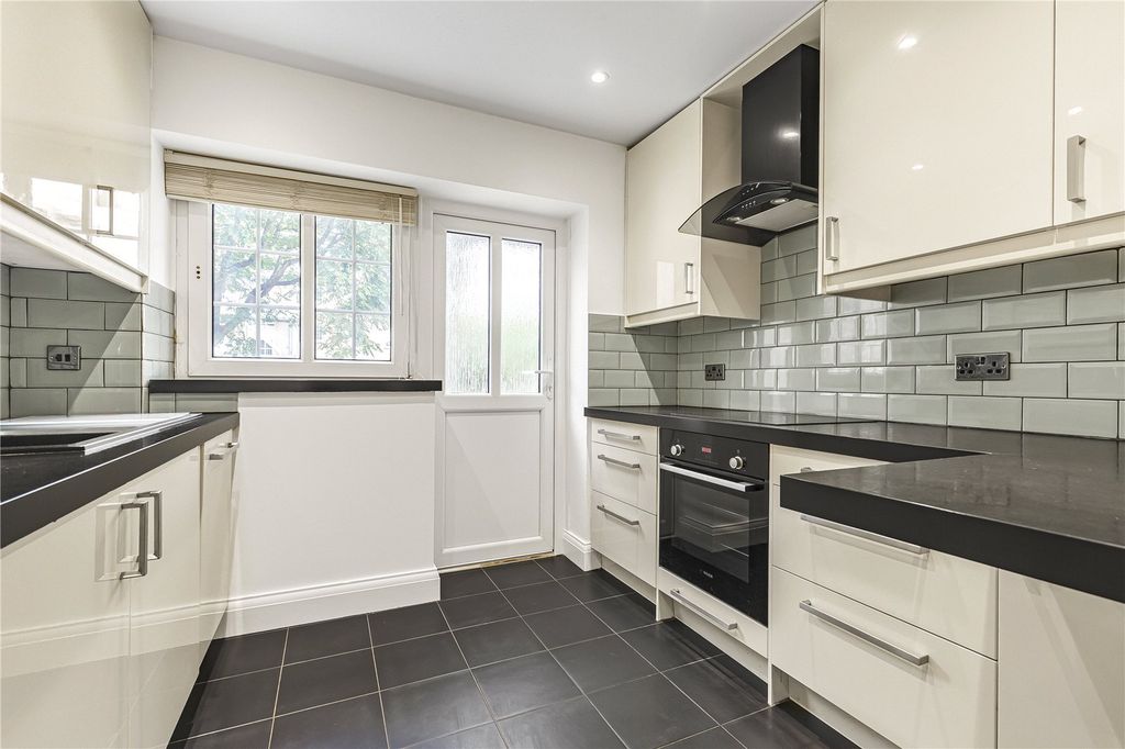 Property photo 3 of 6 Kitchen