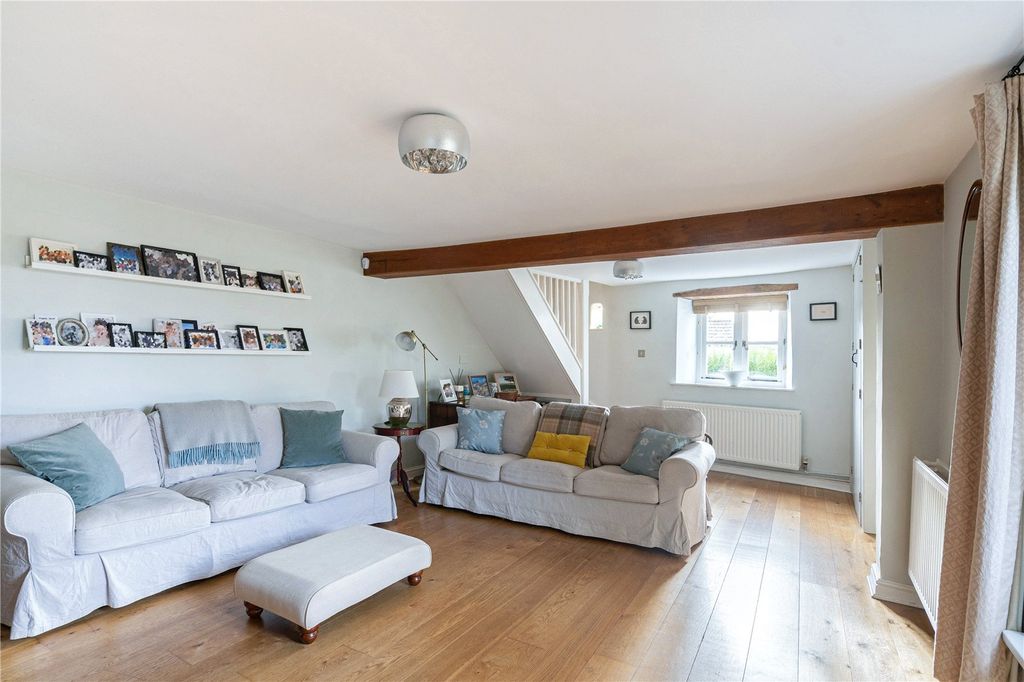 Property photo 3 of 14 Sitting Room