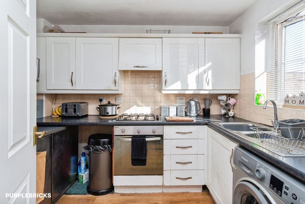 Property photo 3 of 32