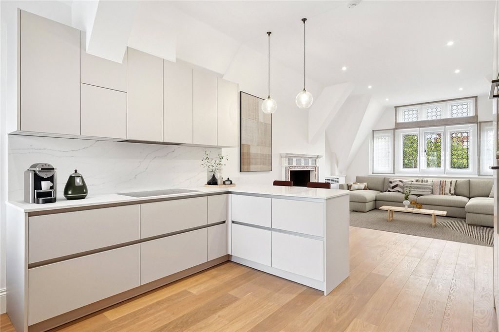 Property photo 2 of 23 Picture No. 24