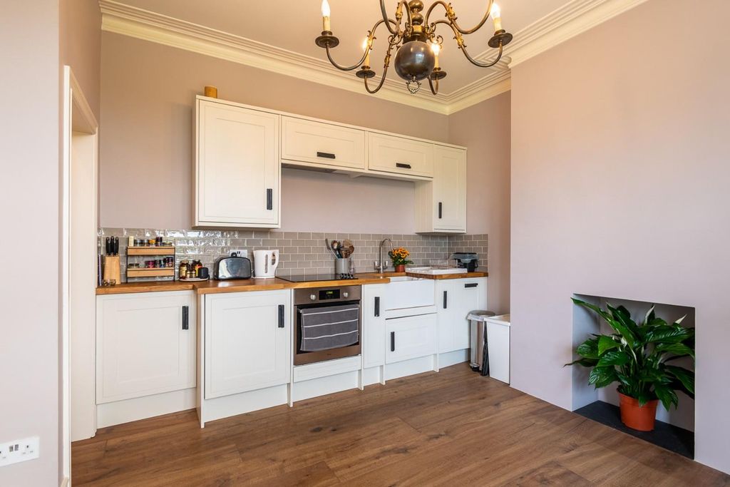 Property photo 2 of 12 Ground Floor Flat 130 London Road West-3.Jpg