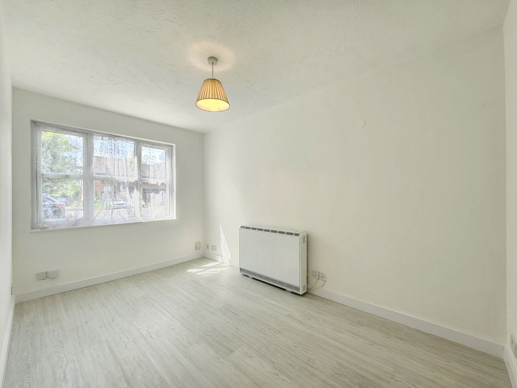 Property photo 3 of 8 Gallery