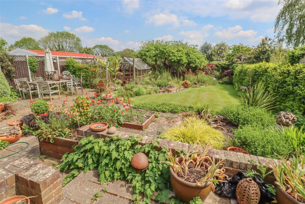 Property photo 2 of 30 13 Deirdre Avenue Garden-2.Jpg