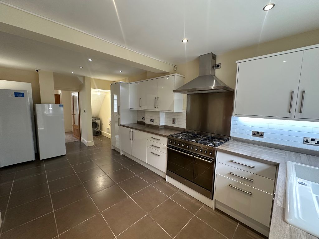 Property photo 3 of 14 3. Breakfast Kitchen