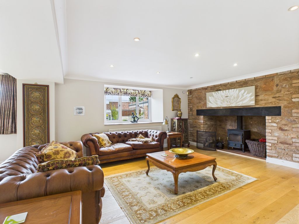 Property photo 3 of 39