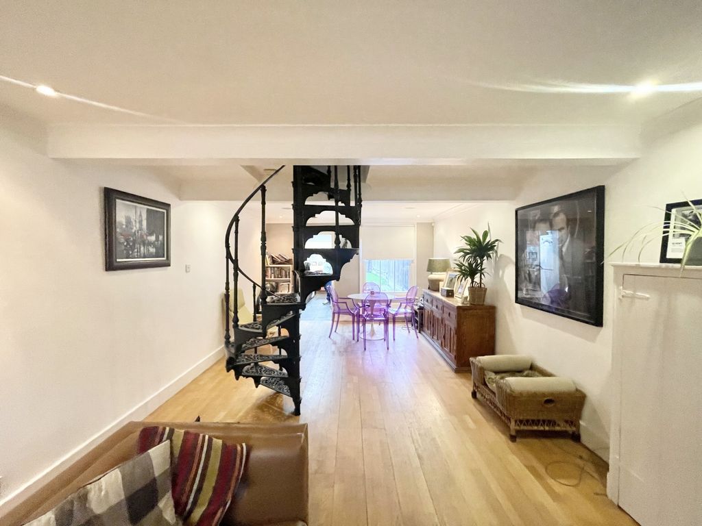 Property photo 2 of 16 Photo 11