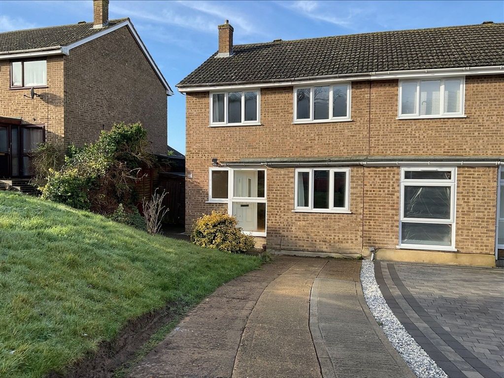 Property photo 3 of 10 Front