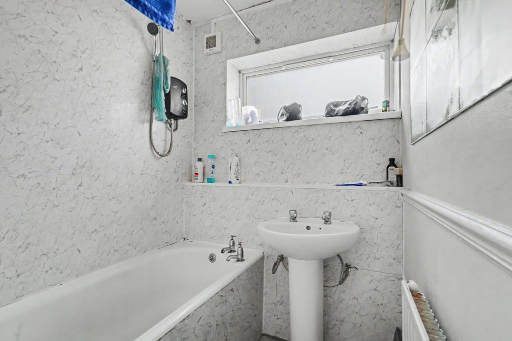 Additional image 6 of 2 bed flat for saleFrobisher Close, Daventry NN11