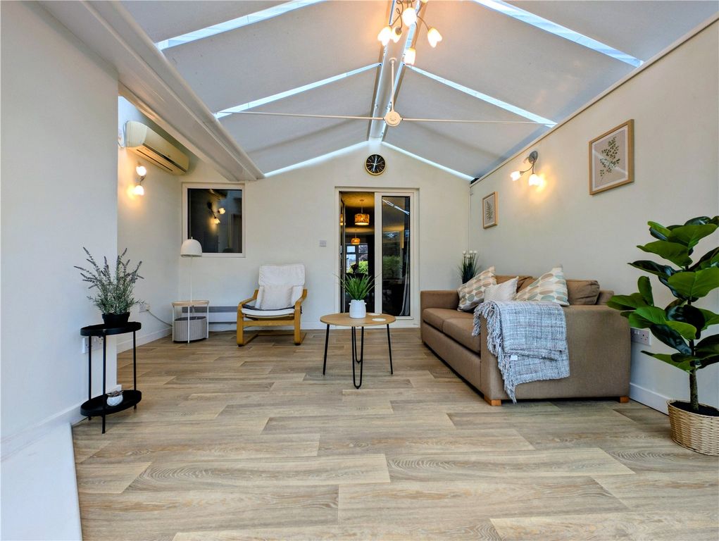 Property photo 3 of 21 Picture No. 28