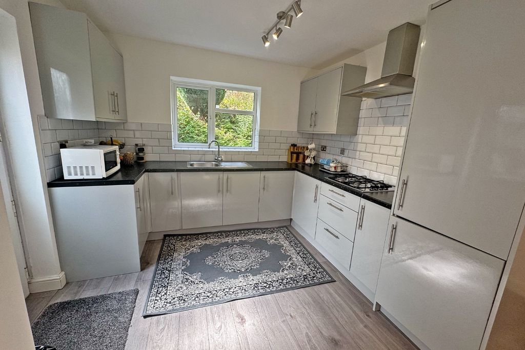 Property photo 3 of 12 4495497