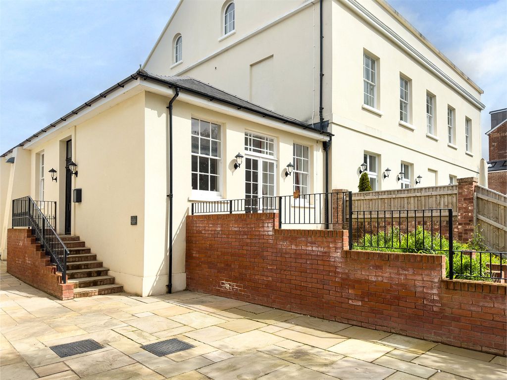 Property photo 1 of 9 External