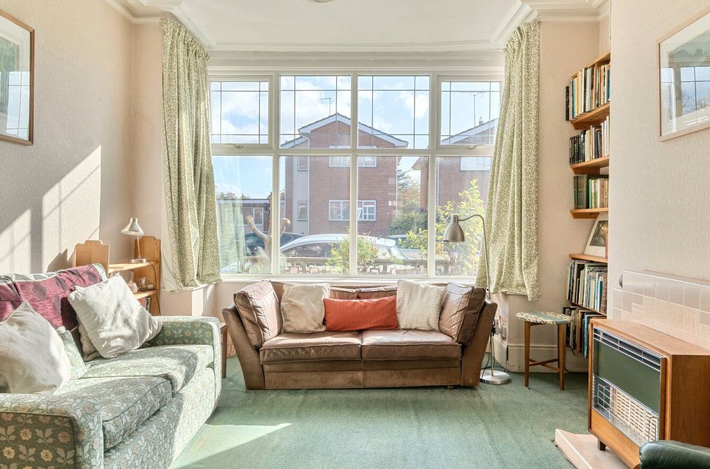 Property photo 3 of 15 Lounge