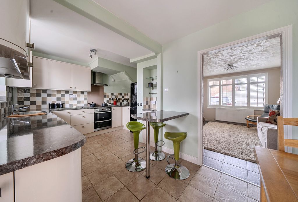 Property photo 2 of 15 1480111-8-6A32A17...