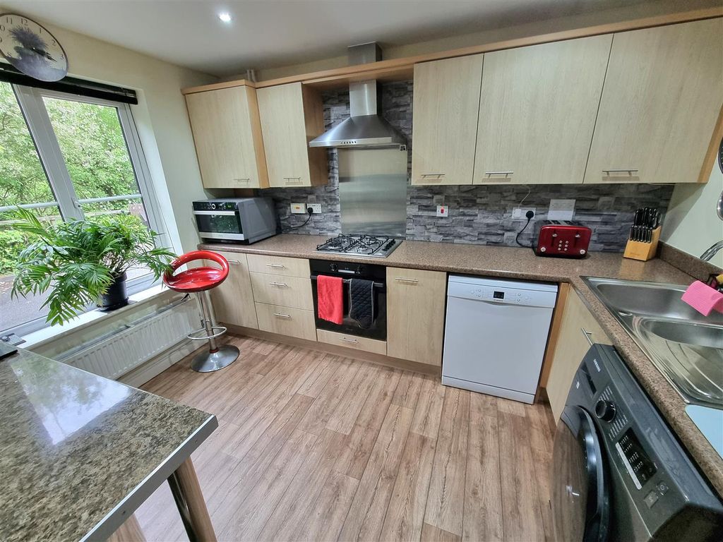 Property photo 3 of 18 Kitchen.Jpg