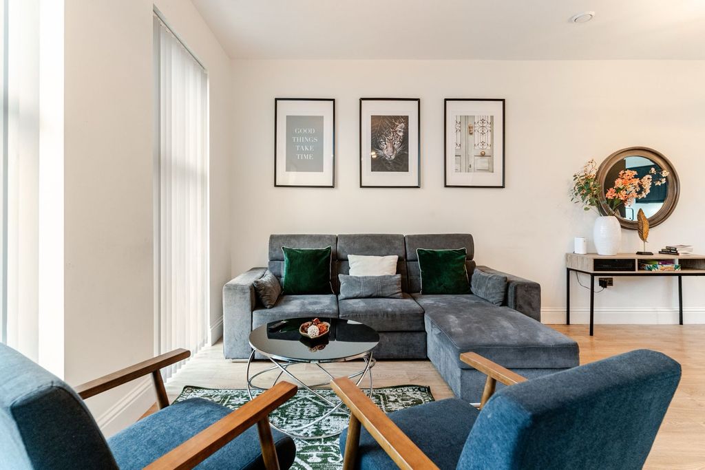 Property photo 3 of 23 dc49019F-A7E3-41Bf-9Ecf-A6947c756c22