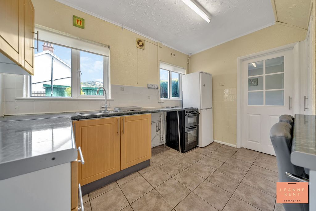 Property photo 3 of 41