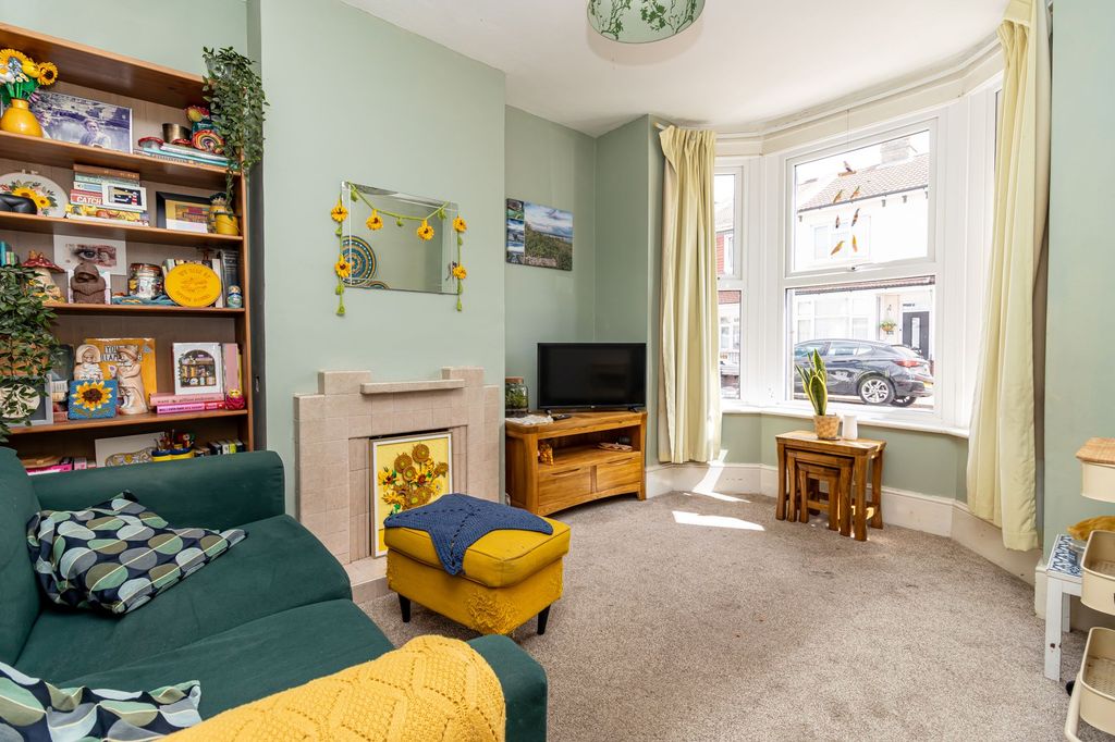 Property photo 2 of 17
