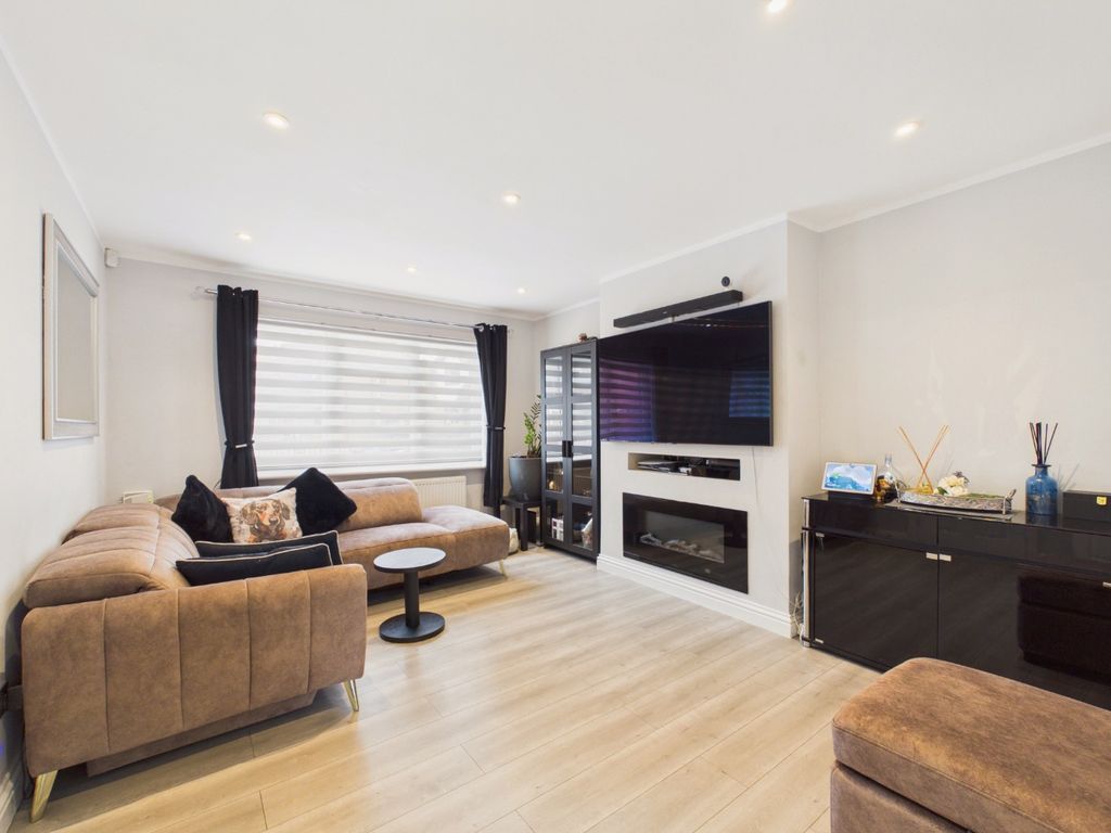 Property photo 2 of 14 5301025