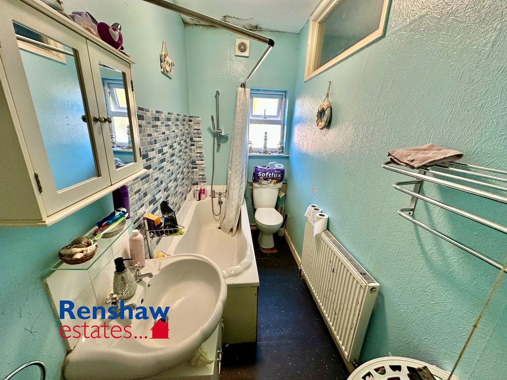 Property photo 3 of 7 Bath